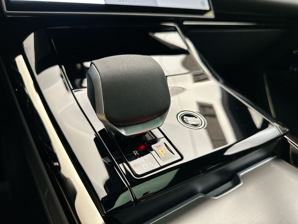 2025 Land Rover Range Rover Sport SE 11