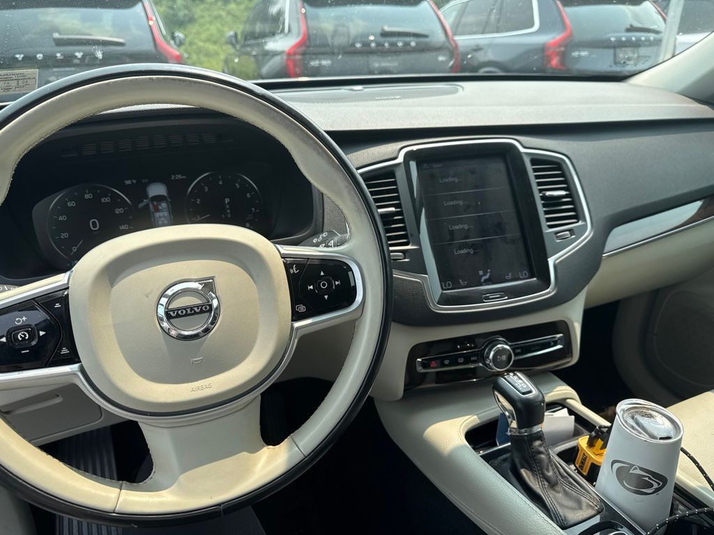 Used 2019 White Volvo T5 Momentum image 12