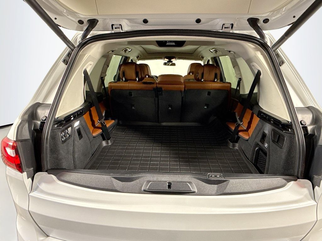 Thumbnail: 2021 BMW X7 - 27