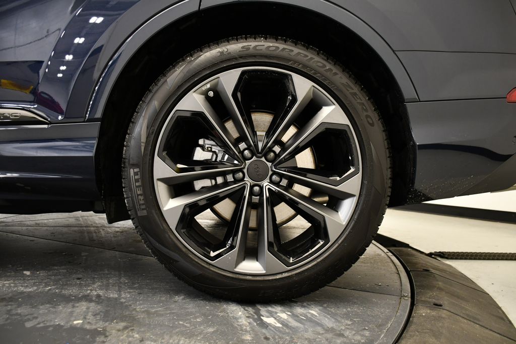 Thumbnail: 2026 Audi Q7 - 14