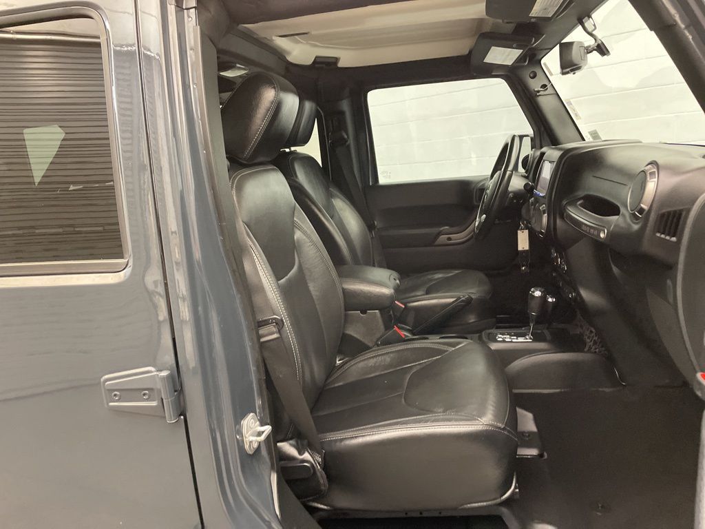 Used 2018 Black Jeep Unlimited Sahara image 25