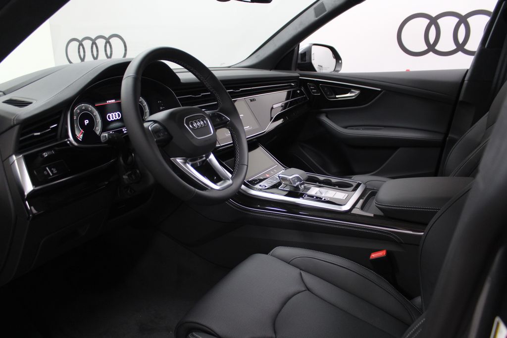 2025 Audi Q8  12