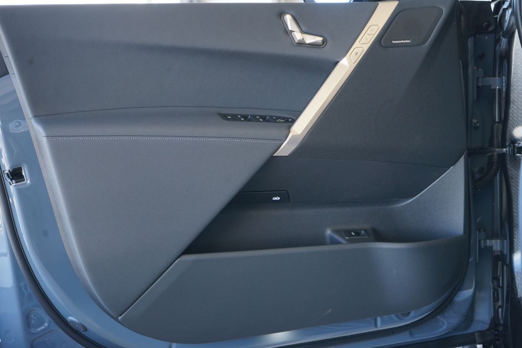 Thumbnail: 2026 BMW iX - 10