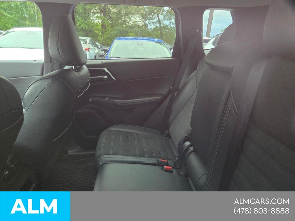 Used 2024 Silver Mitsubishi SE image 10