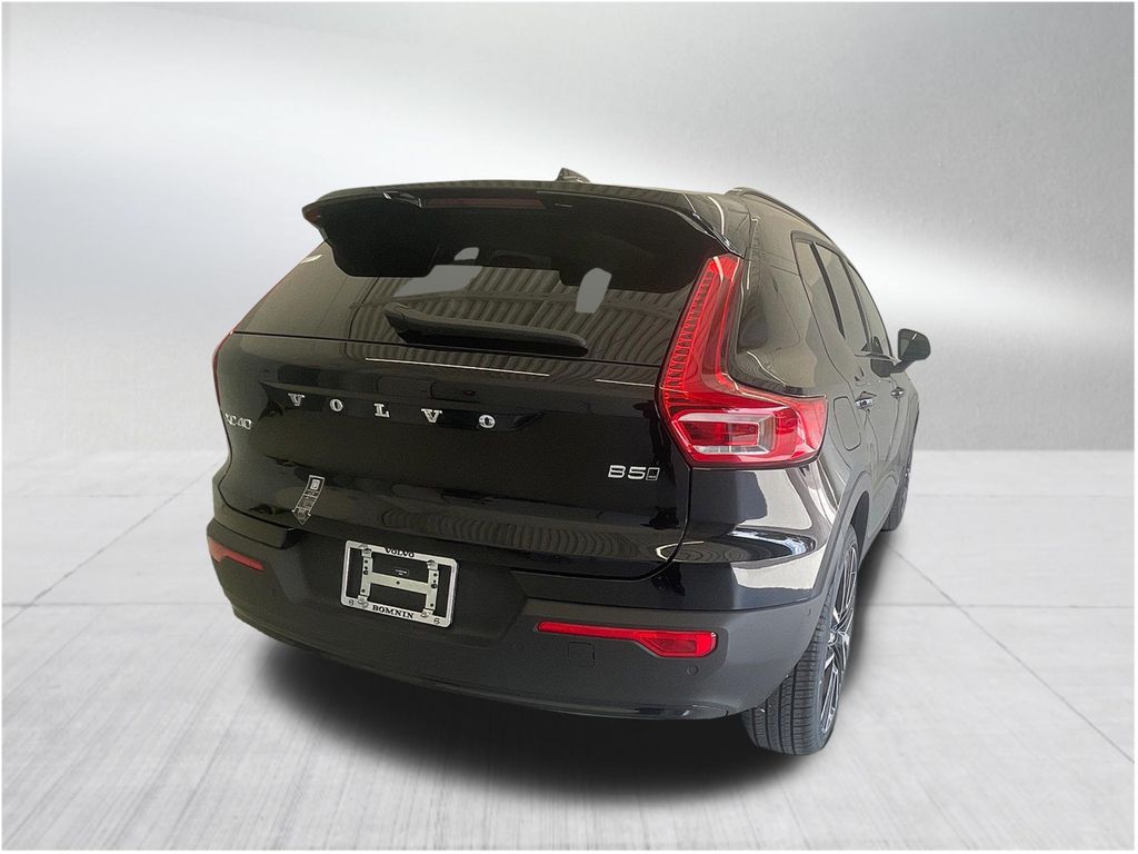2024 Volvo XC40 Ultimate photo
