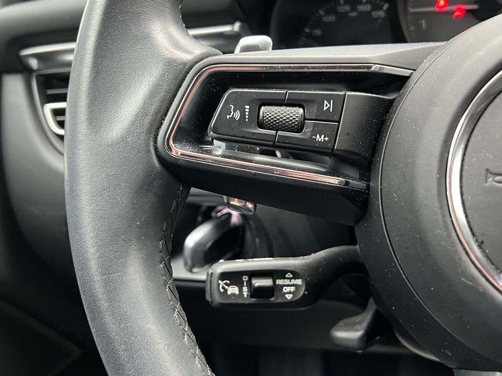 Thumbnail: 2023 Porsche Macan - 8