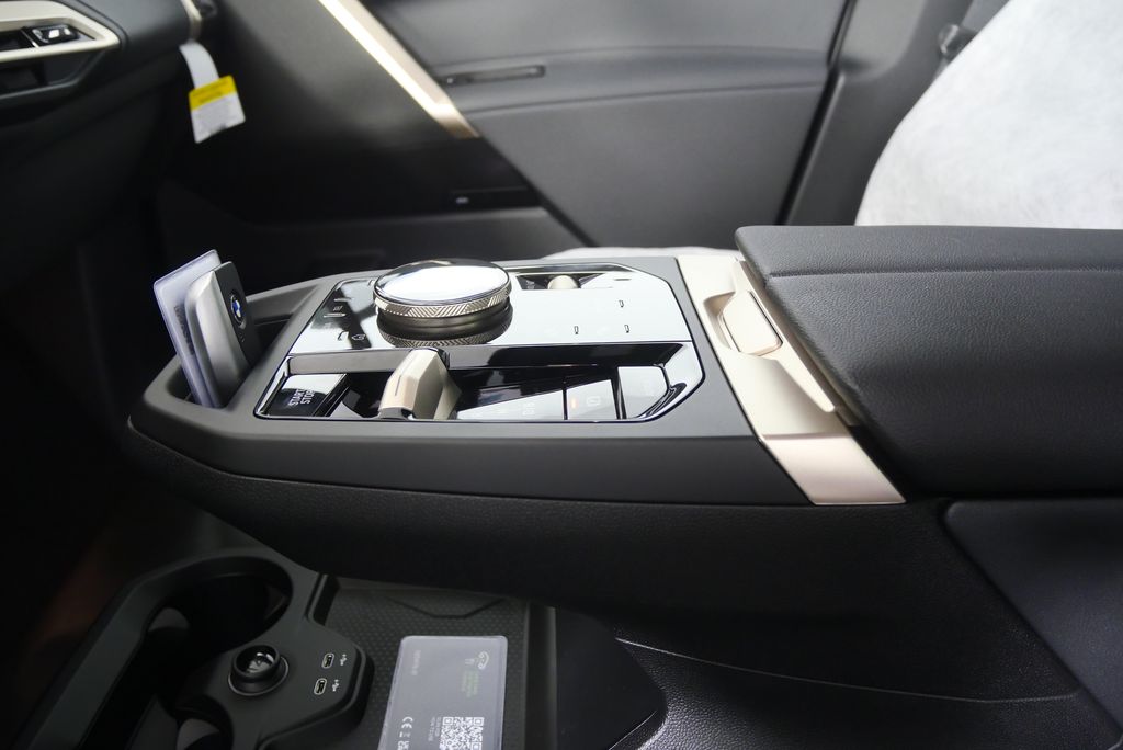 Thumbnail: 2026 BMW iX - 21