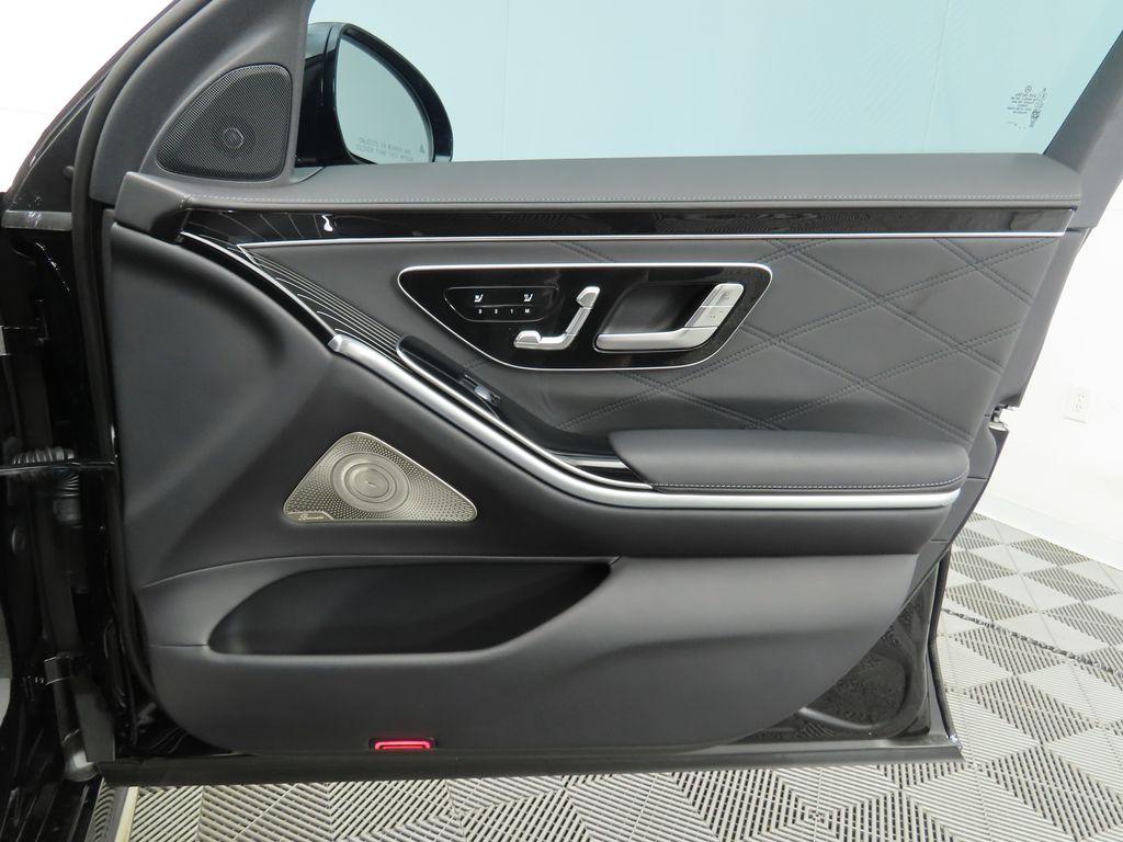2025 Mercedes-Benz S-Class AMG S 63 4MATIC 26