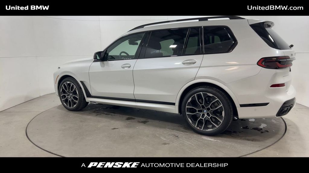 2025 BMW X7 M60i 6