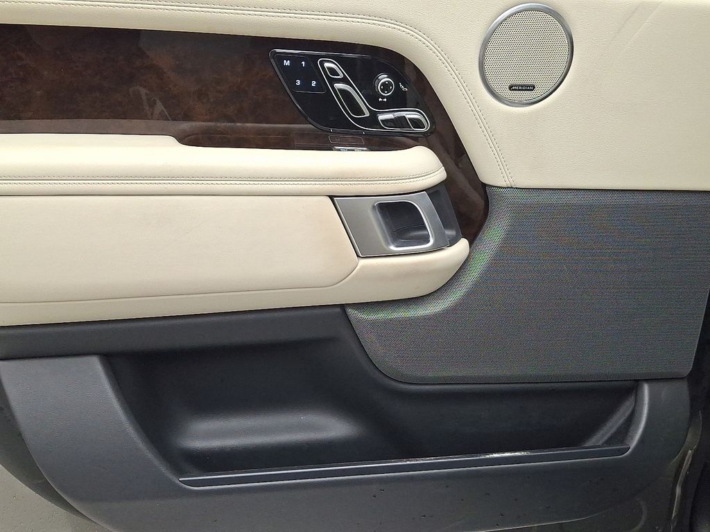 Thumbnail: 2022 Land Rover Range Rover - 13