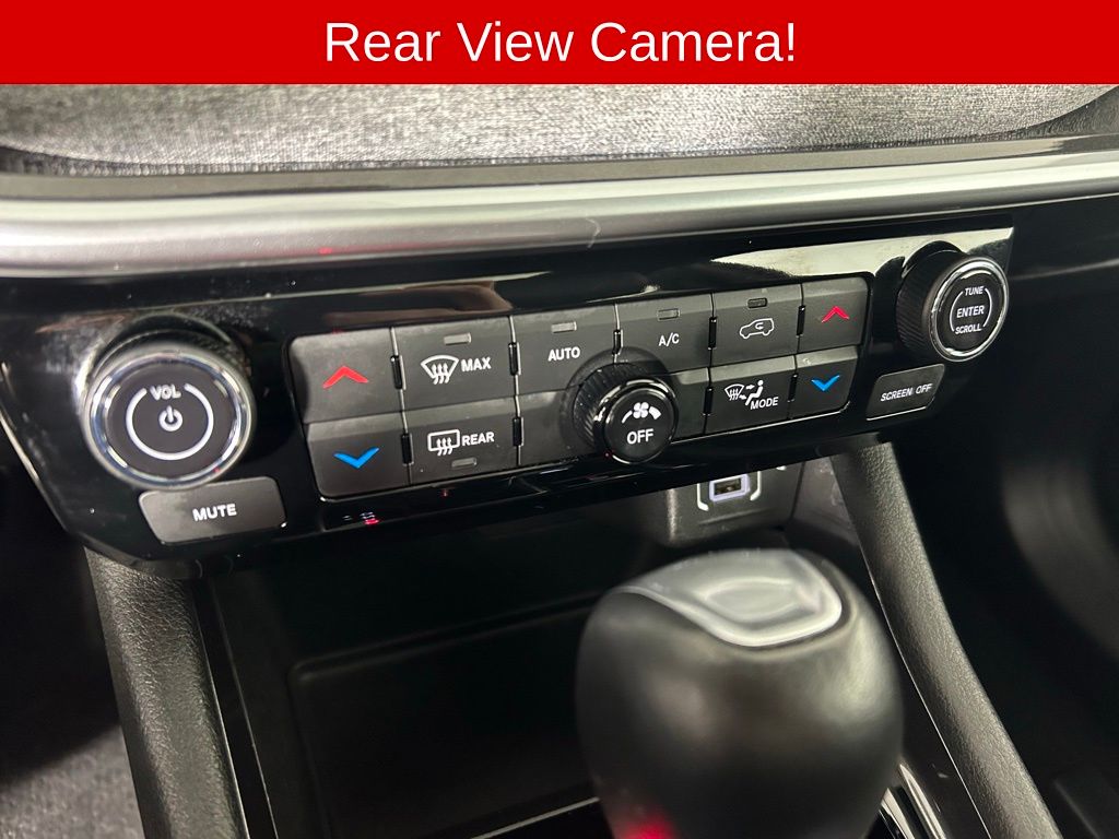 Used 2025 Black Jeep Latitude image 10