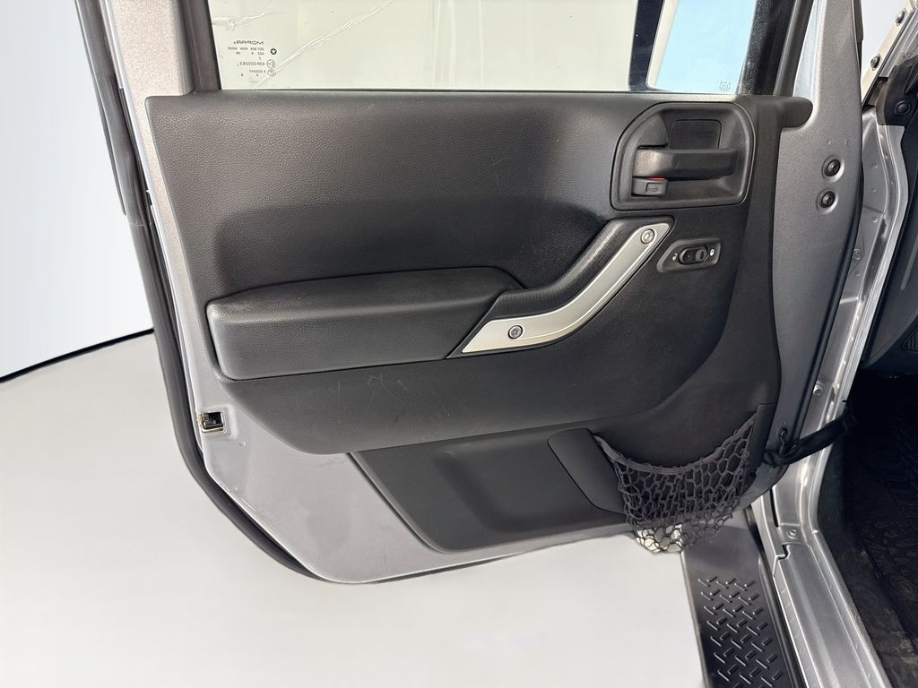 Thumbnail: 2017 Jeep Wrangler - 23