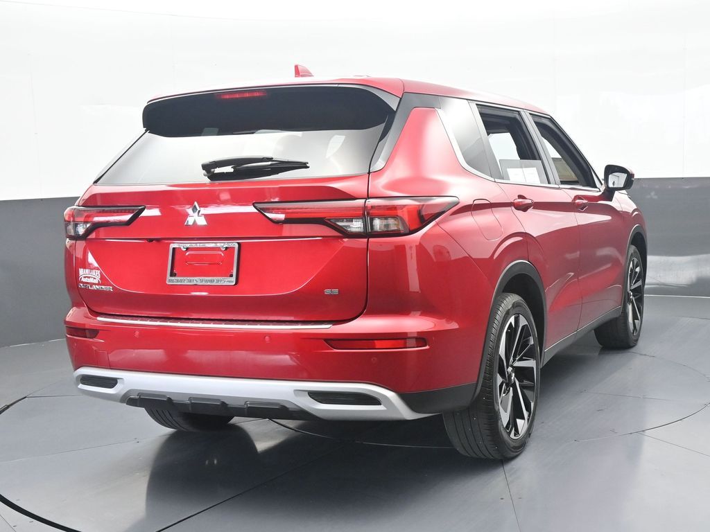 Used 2024 Red Mitsubishi SE Black Edition image 5
