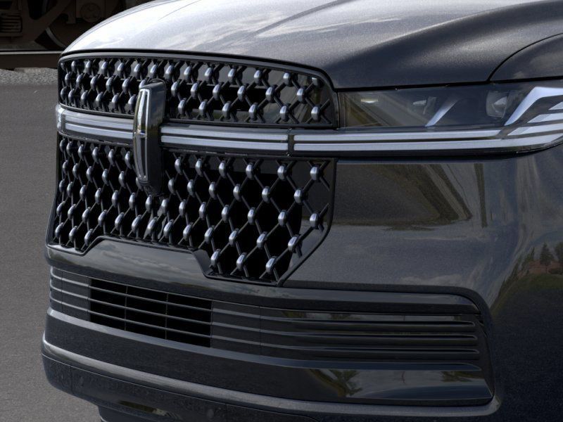 Thumbnail: 2025 Lincoln Navigator L - 17