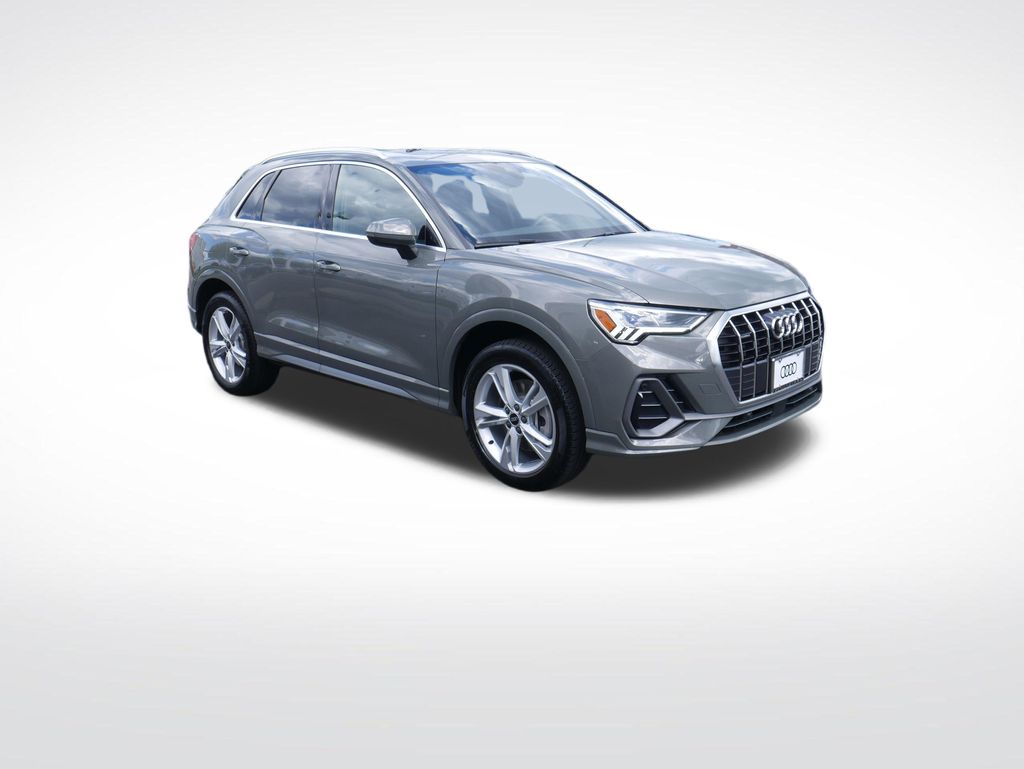 Thumbnail: 2023 Audi Q3 - 10