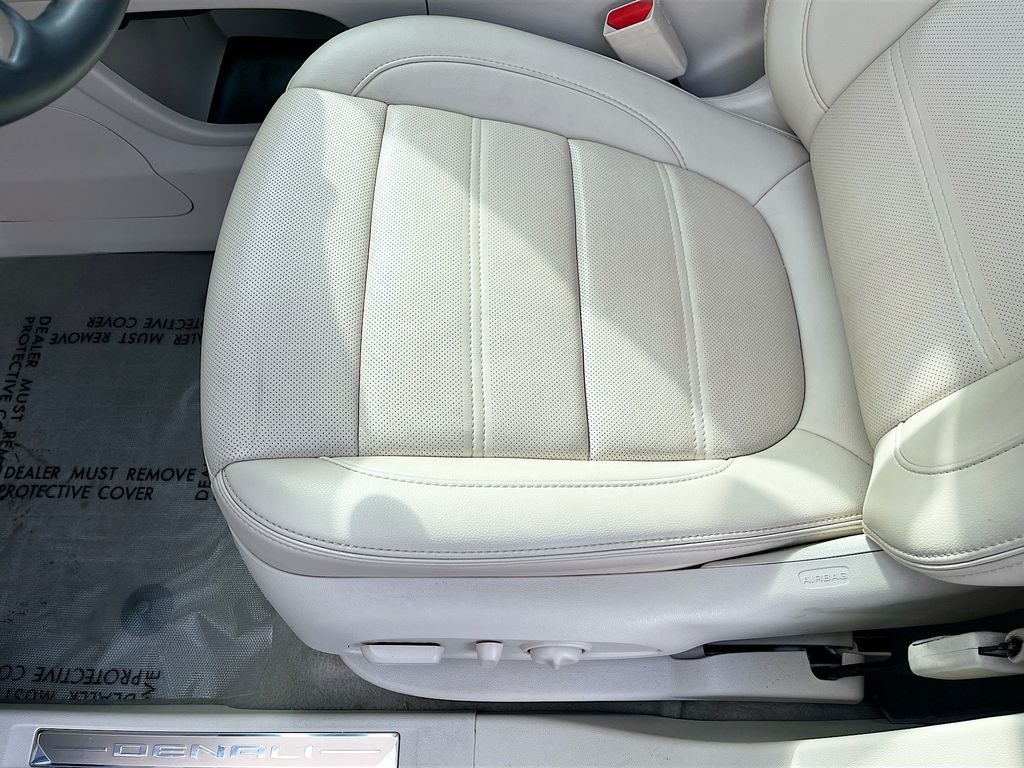 Used 2023 White GMC Denali image 20