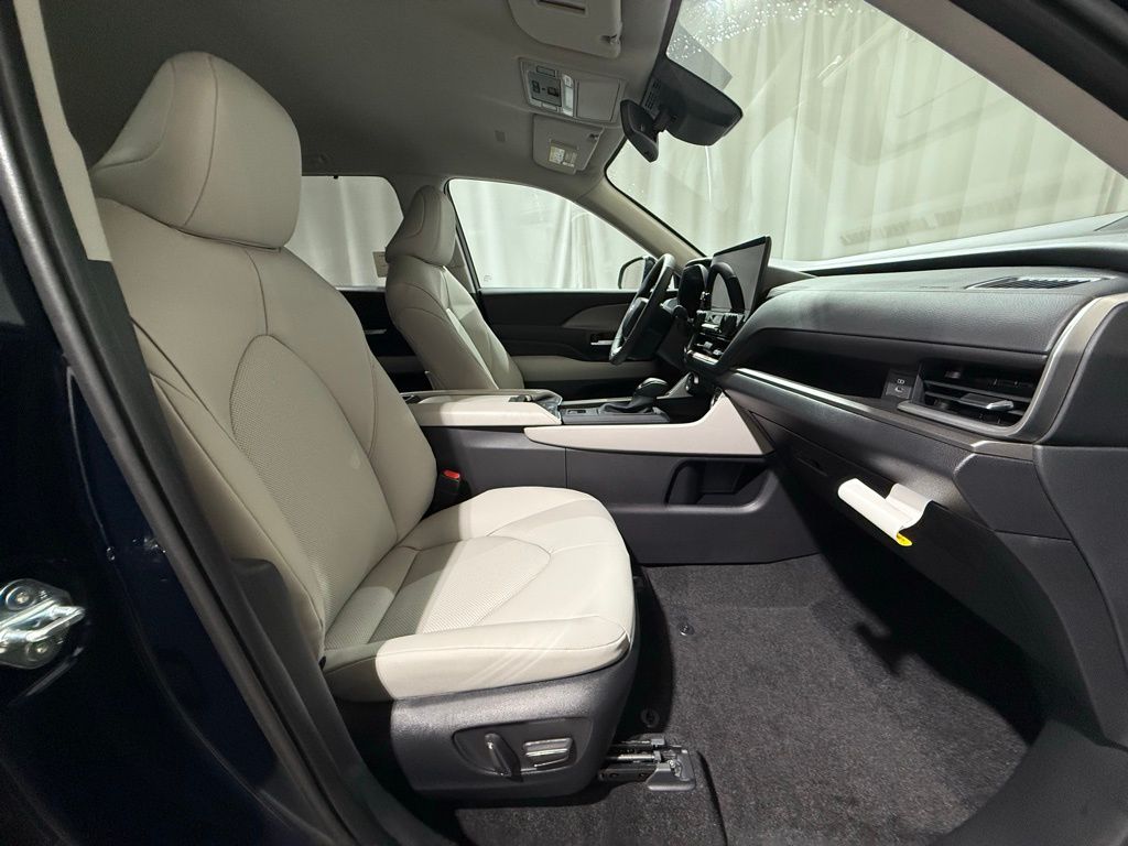 Thumbnail: 2026 Toyota Grand Highlander - 22