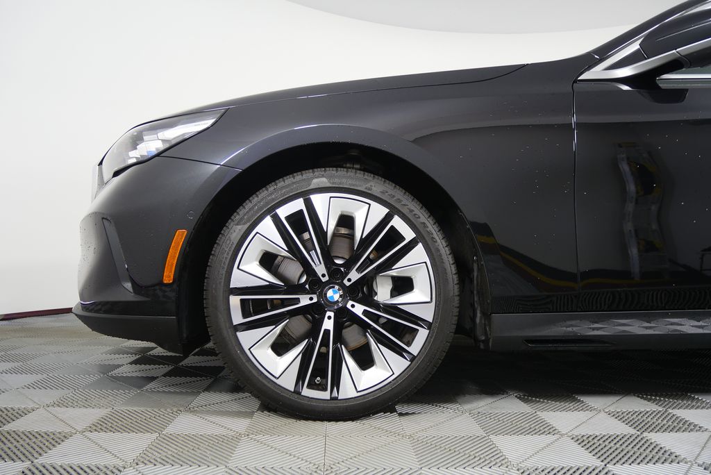 Thumbnail: 2024 BMW 5 Series - 7