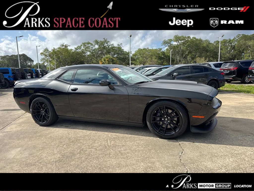 Pitch Black Clearcoat 2023 Dodge Challenger R/T Scat Pack RWD Coupe Rear-Wheel Drive 8-Speed Automatic