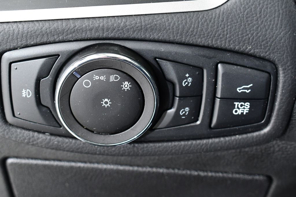 Used 2023 Gray Ford SEL image 30