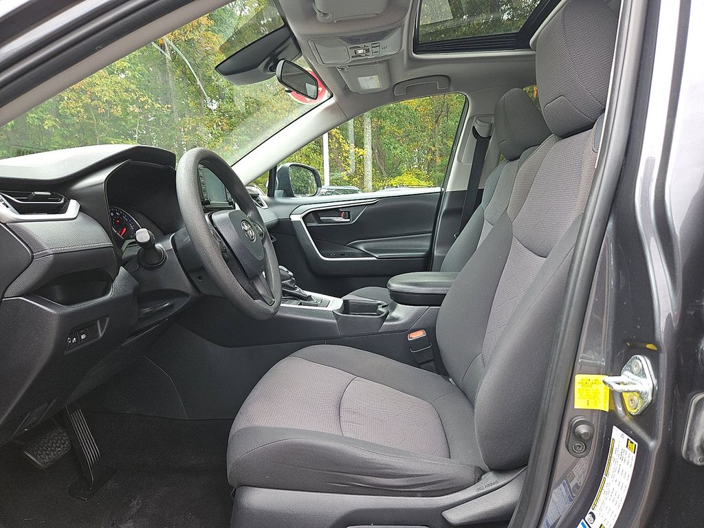 Thumbnail: 2019 Toyota RAV4 - 14