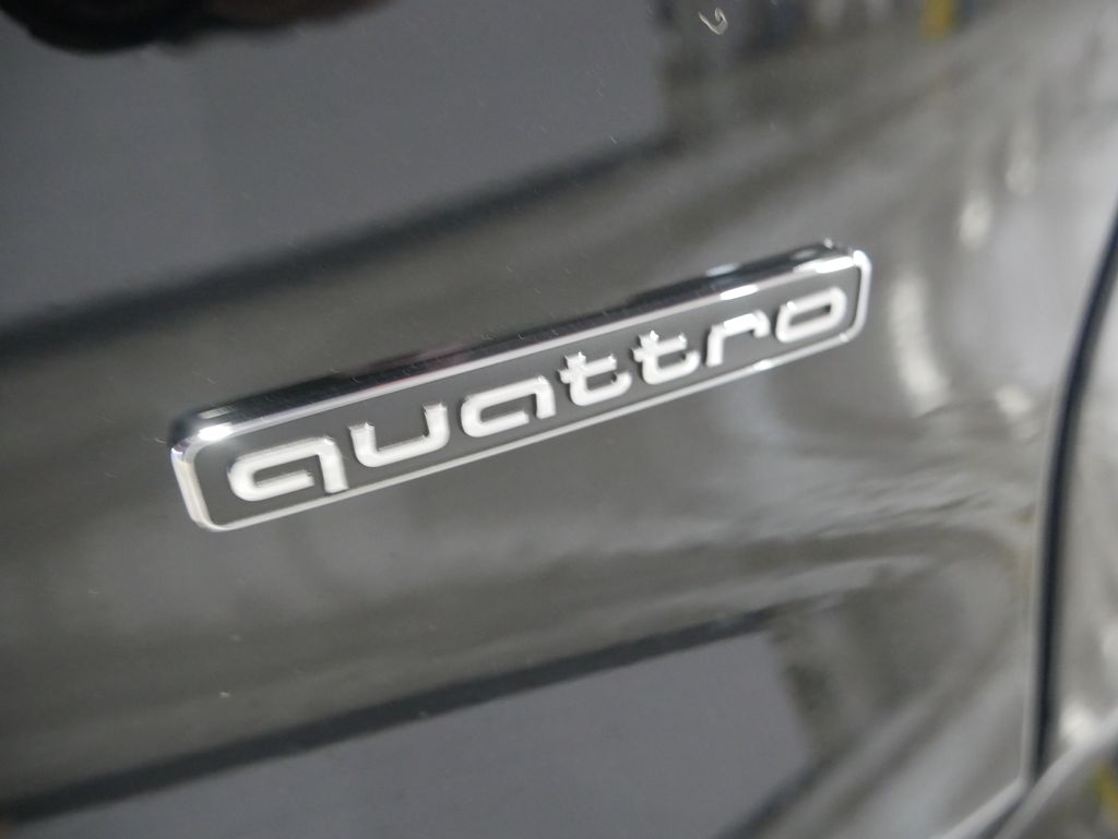 Thumbnail: 2025 Audi Q5 - 10