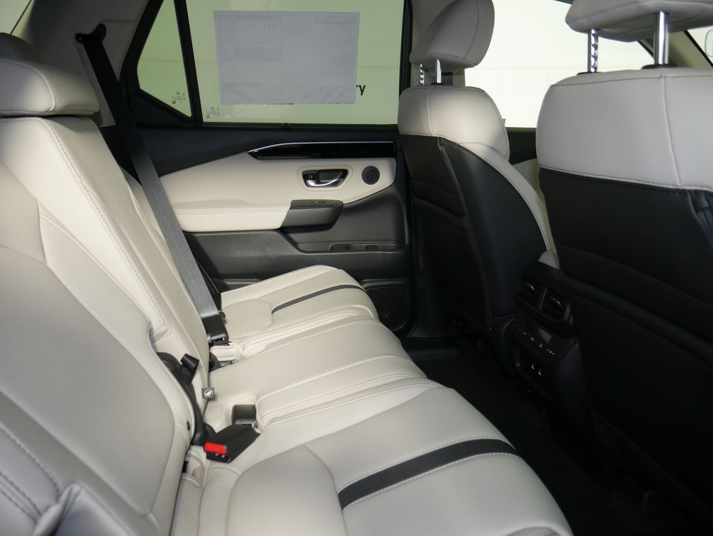 Thumbnail: 2026 Honda Pilot - 8