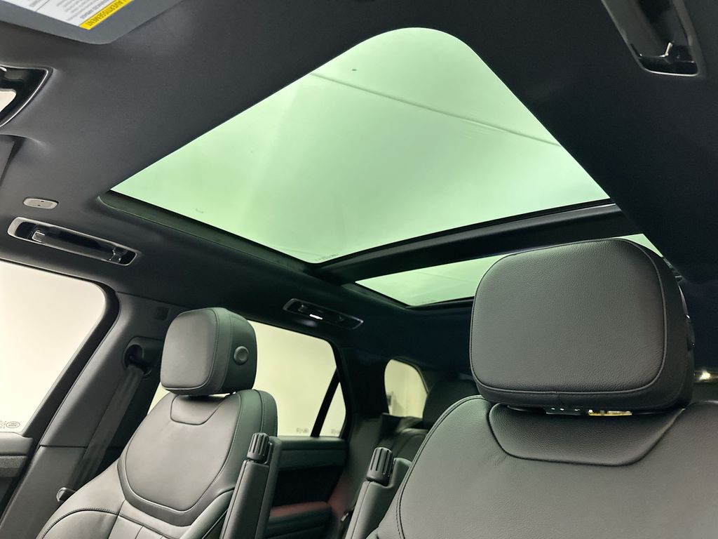 Thumbnail: 2025 Land Rover Range Rover Sport - 9