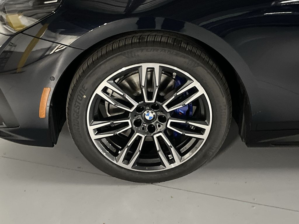 Thumbnail: 2025 BMW 5 Series - 10