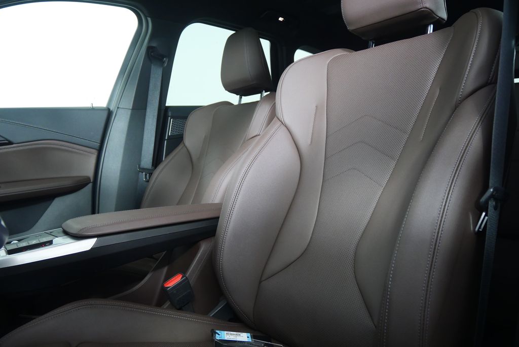 Thumbnail: 2023 BMW X1 - 11