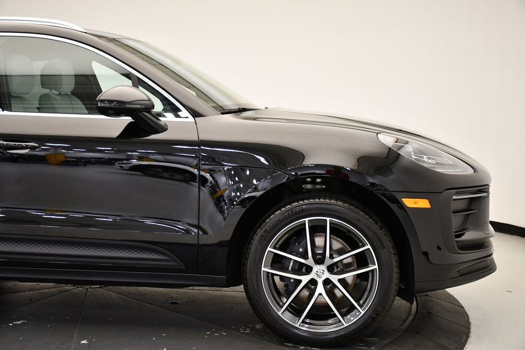 Thumbnail: 2026 Porsche Macan - 15