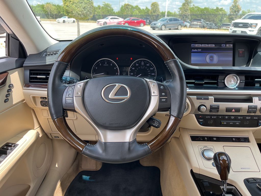 Thumbnail: 2013 Lexus ES - 17