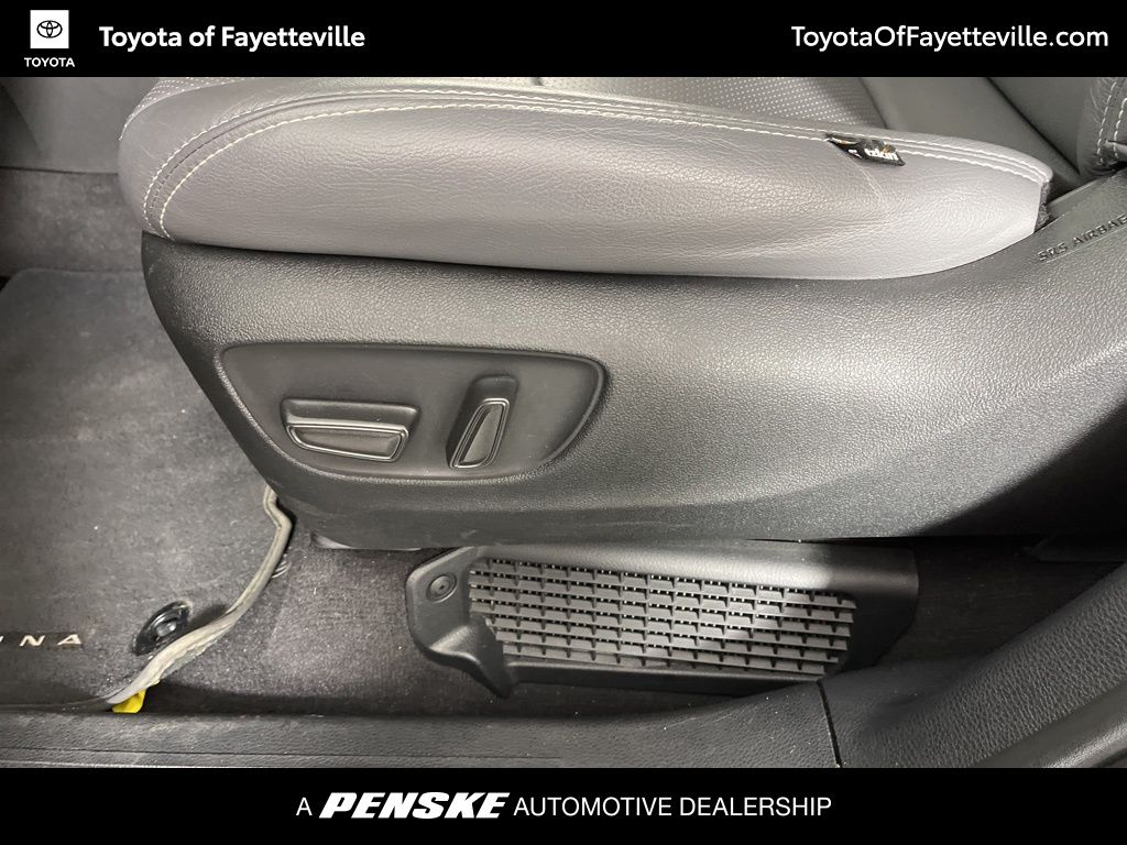 Thumbnail: 2025 Toyota Sienna - 25