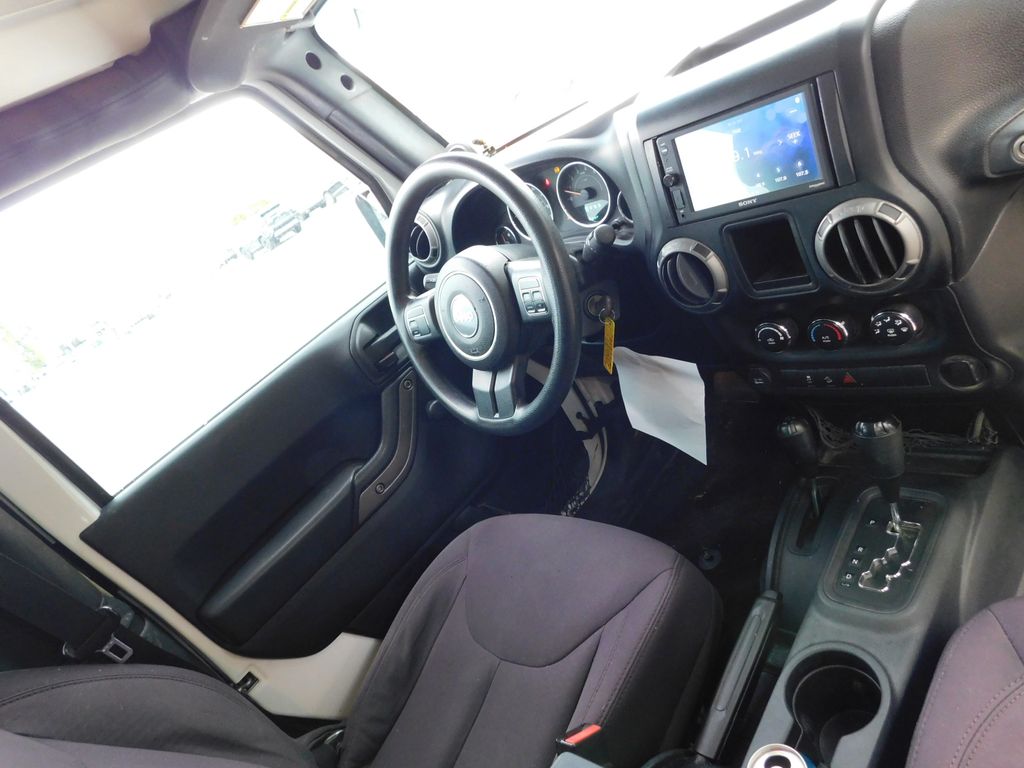 Thumbnail: 2014 Jeep Wrangler - 6