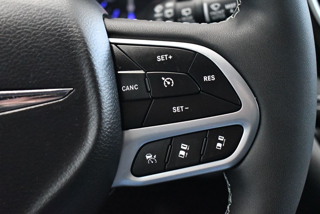 Used 2026 White Chrysler Select image 34