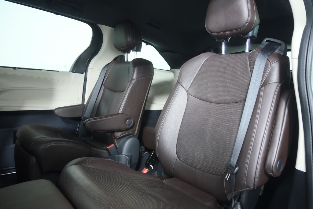 Thumbnail: 2022 Toyota Sienna - 15