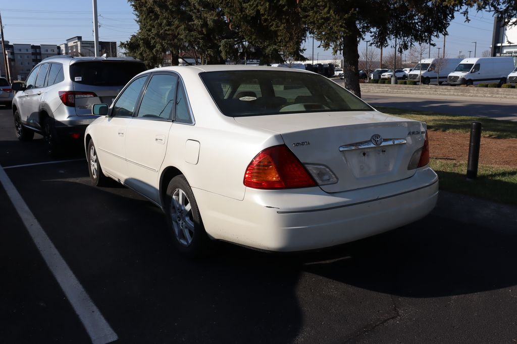 2002 Toyota Avalon XLS 2