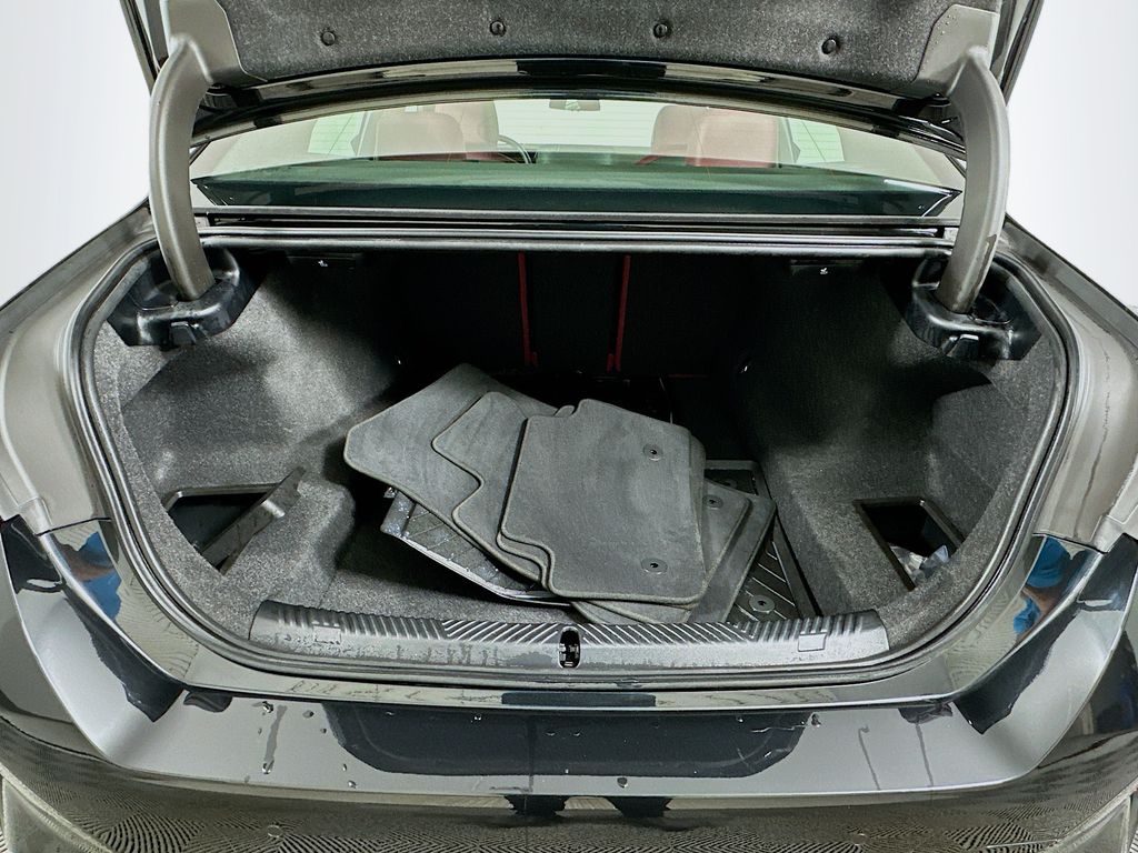 Thumbnail: 2025 BMW 5 Series - 27