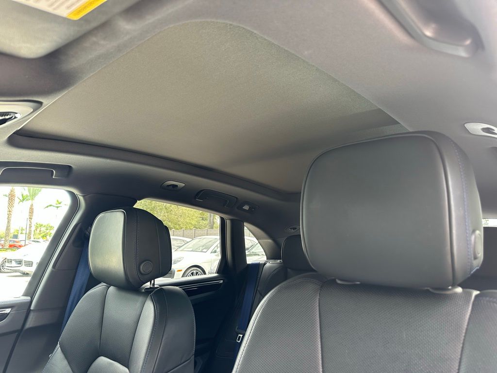 Thumbnail: 2023 Porsche Macan - 21