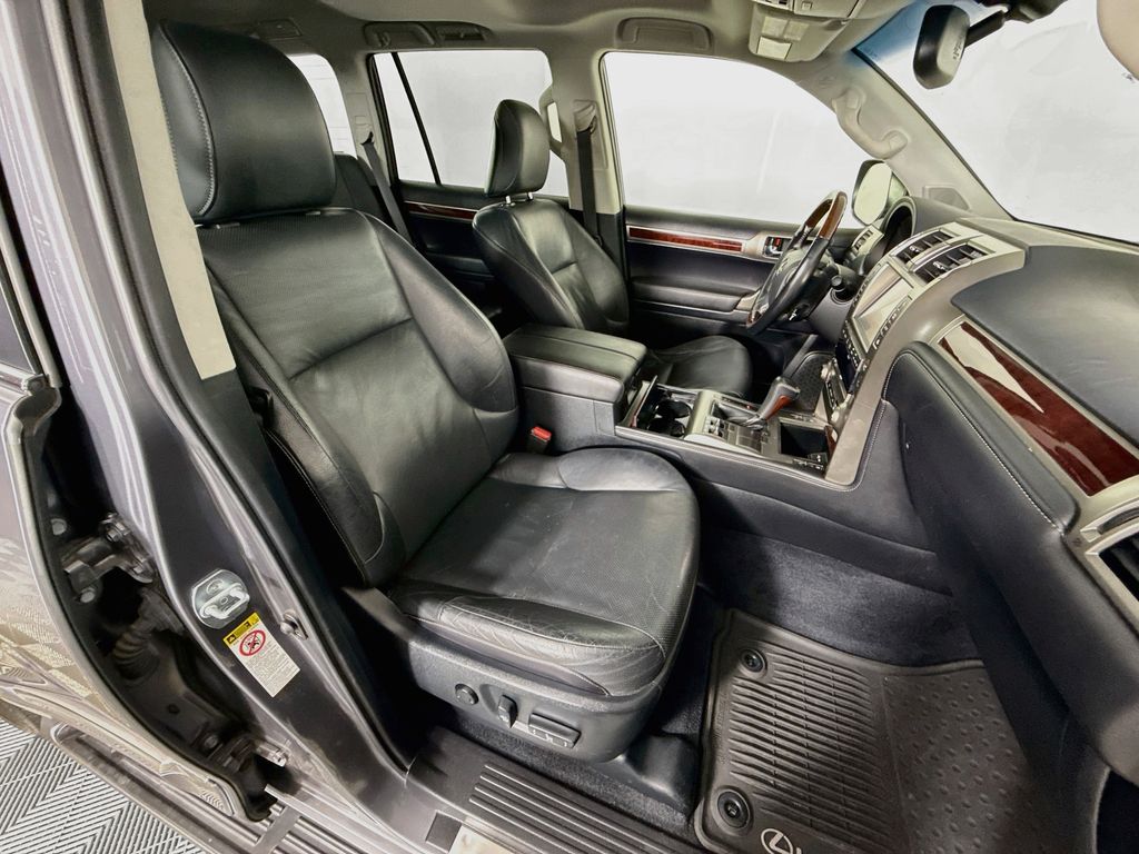 Thumbnail: 2017 Lexus GX - 30