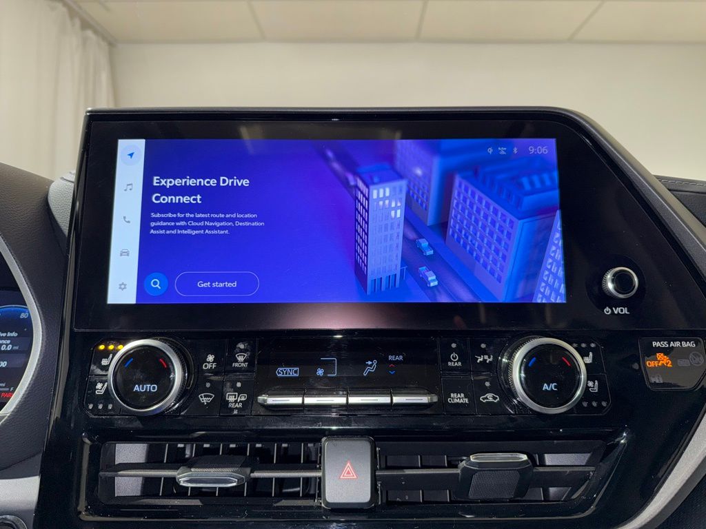 Thumbnail: 2023 Toyota Highlander - 29