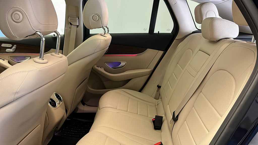 2022 Mercedes-Benz GLC 300 24