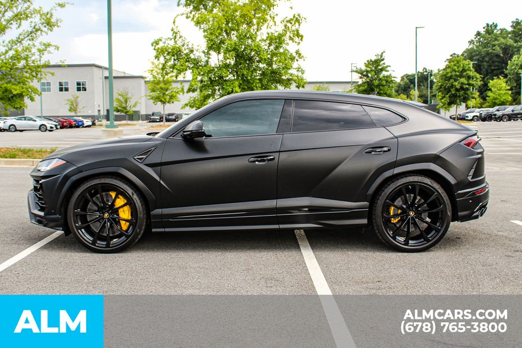 Used 2020 Blue Lamborghini Base image 7