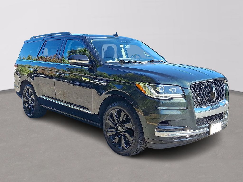 Thumbnail: 2022 Lincoln Navigator - 3