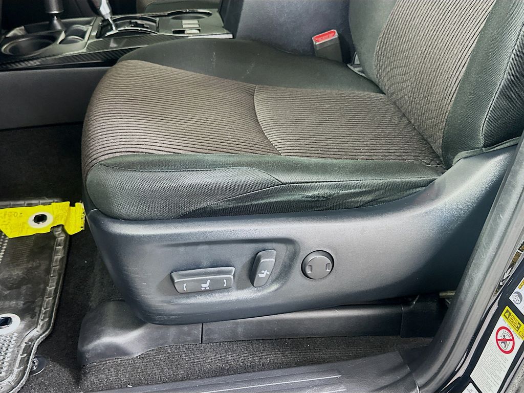 Thumbnail: 2019 Toyota 4Runner - 20