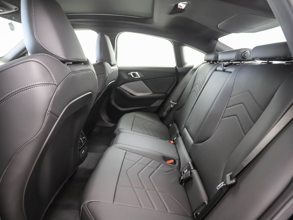 Thumbnail: 2025 BMW 2 Series - 21