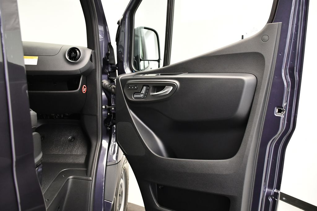 Thumbnail: 2025 Mercedes-Benz Sprinter - 29