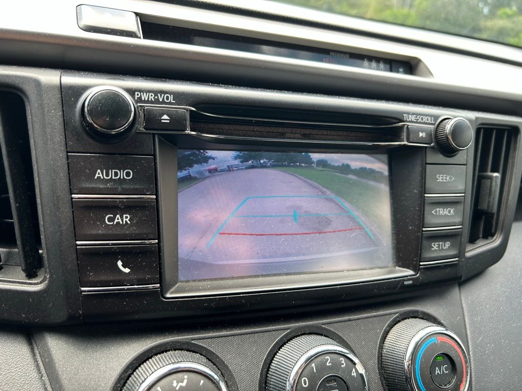 Thumbnail: 2018 Toyota RAV4 - 24