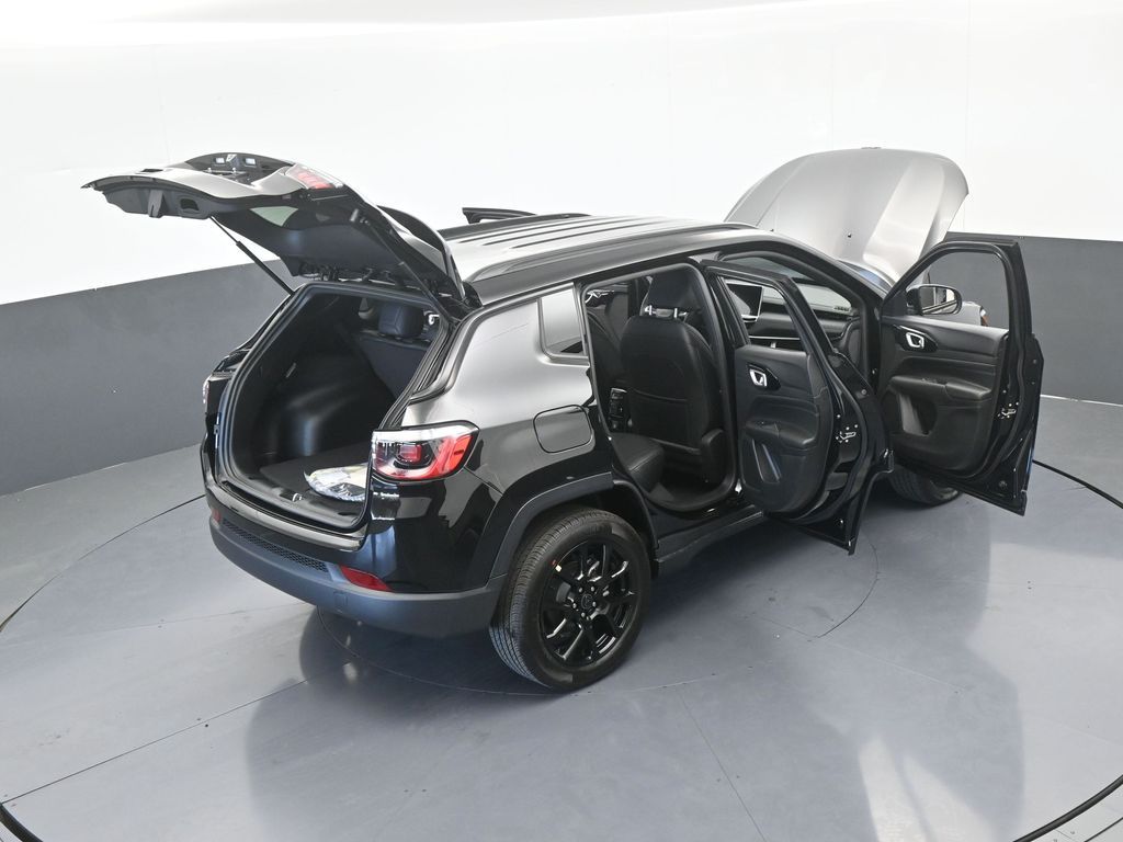 New 2026 Diamond Black Crystal Pearlcoat Jeep Latitude image 66