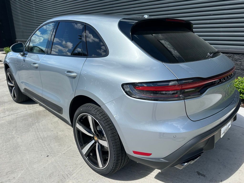 2025 Porsche Macan  3